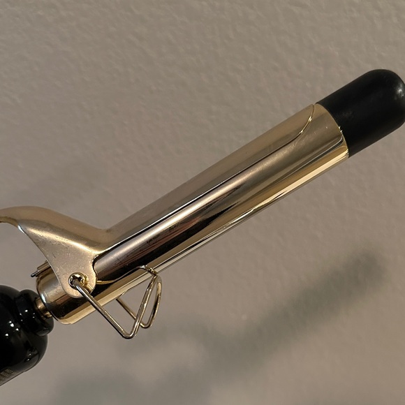 Hot Tools 1” Gold and Black Curling Iron - Picture 4 of 4